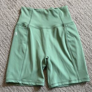 P’tula Biker Short w Side Pockets 6” - Light Green
